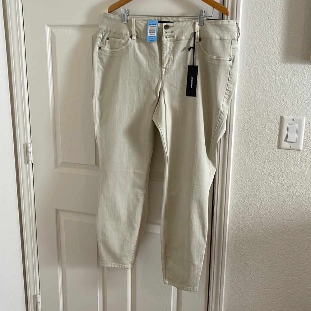 NWT sz22 Torrid Jegging